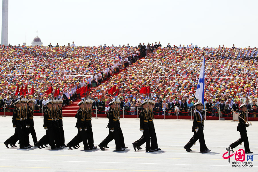 9月3日，中國(guó)人民抗日戰(zhàn)爭(zhēng)暨世界反法西斯戰(zhàn)爭(zhēng)勝利70周年紀(jì)念大會(huì)在北京隆重舉行，有11個(gè)國(guó)家派方隊(duì)、6個(gè)國(guó)家派代表隊(duì)來(lái)華參加閱兵。圖為俄羅斯聯(lián)邦武裝力量方隊(duì)通過(guò)天安門廣場(chǎng)